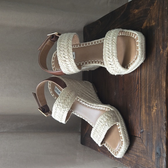 Steve Madden Wedge Sandles - Picture 4 of 12